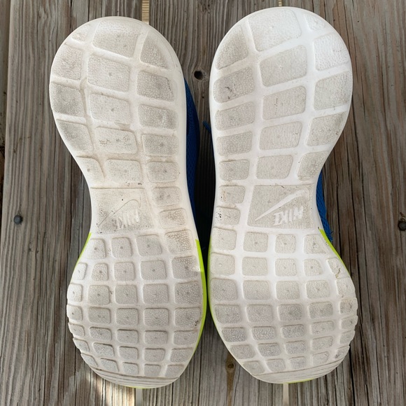 Roshe Run by NIKE - Picture 4 of 5